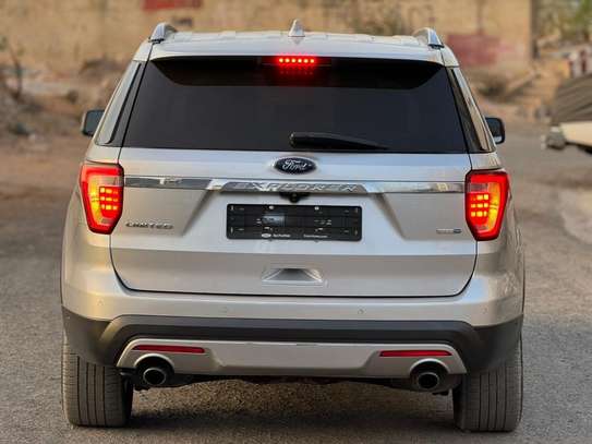 Ford Explorer image 3