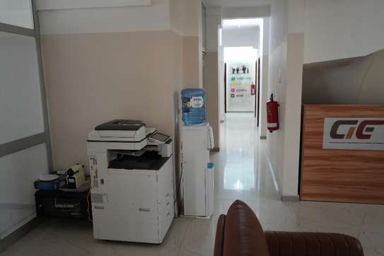Bureau à louer à  Cite Keur Gorgui image 4