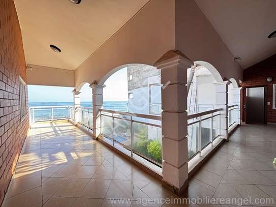 Ref_1770_PL belle villa en R+1 à Yoff Océan Pied dans l'eau. image 15