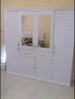 Armoire marron ,blanc et noire image 14