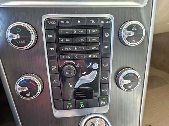 Volvo xc60 image 2