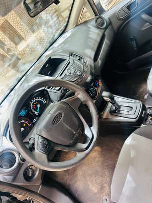 Ford Fiesta 2018 image 8