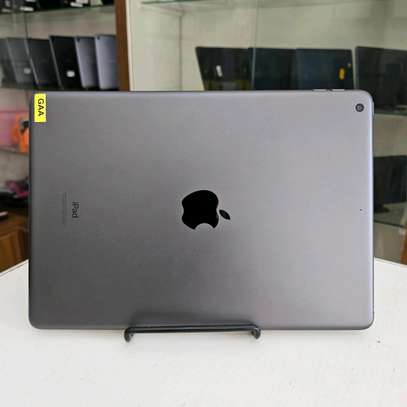 iPad 9th gene 64g image 2