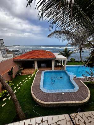 VILLA DE PRESTIGE PIEDS DANS L'EAU-– 900 m² 🌴 image 3