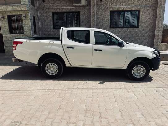 Mitsubishi l200 image 4
