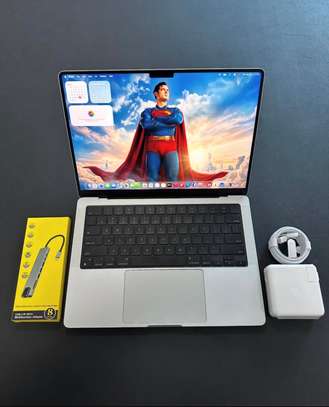 MacBook Pro M4 14 inch image 1