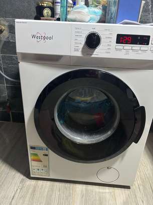 MACHINE A LAVER 6KG PRESQUE NEUVE image 2