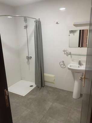 Appartement F4 à louer au Point E image 10