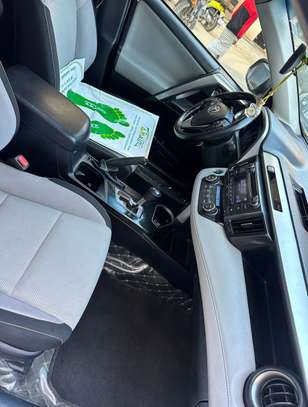Toyota RAV4 2017 image 7