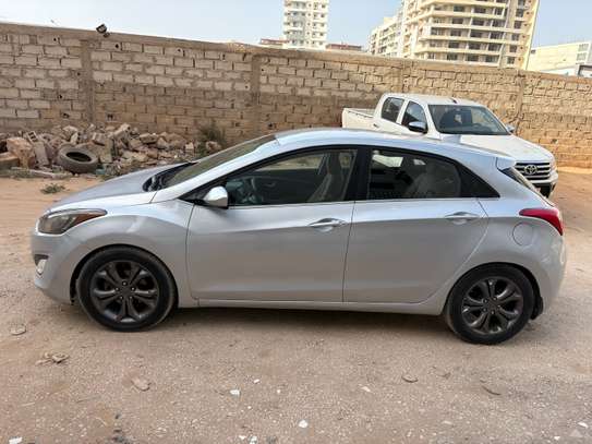 Hyundai Elantra gt image 5