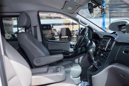 Hyundai Starex 2017 – Spacieux et Très Propre image 11