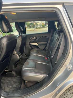 Jeep Cherokee Trail hawk image 9