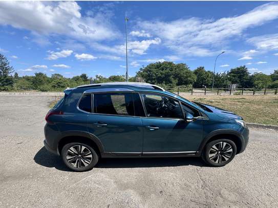 Peugeot 2008 image 3