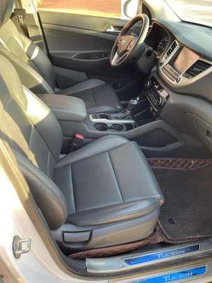 Hyundai Tucson Année: 2016  Automatique essence Toit ouvrant image 4