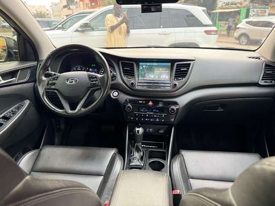 HYUNDAI TUCSON image 9