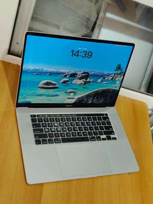 MacBook pro Toucbar 16pouce i7 image 1