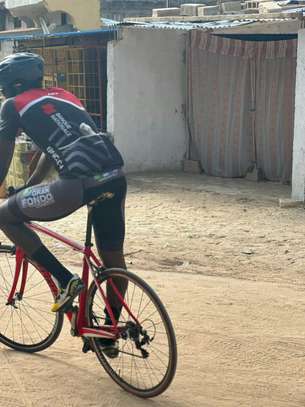 Vélo cycliste À VENDRE : Specialized Tarmac Comp image 2