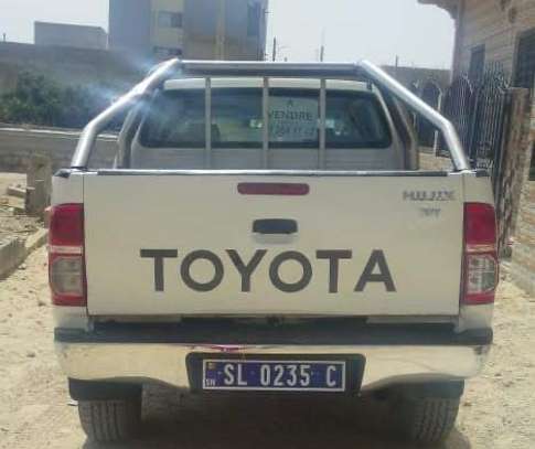 Toyota Hilux 4x4 image 4