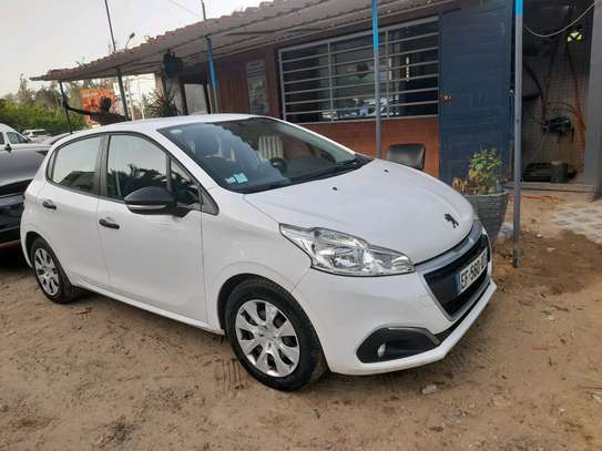 Peugeot 208 image 3