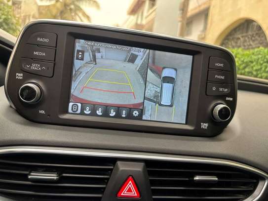Hyundia Santafe image 6