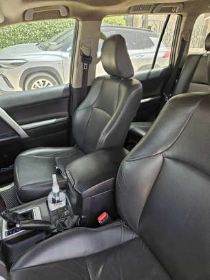Toyota  Prado vx Année 2017 image 4