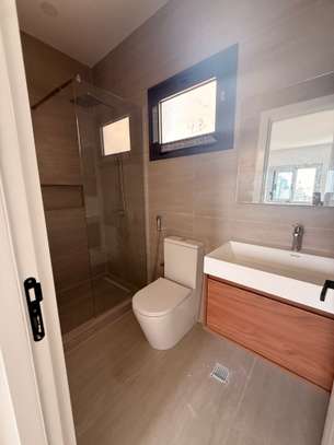 Appartement f4 neuf à vendre au point e image 4