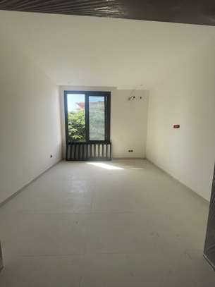 Immeuble R+6 à louer aux Almadies image 6