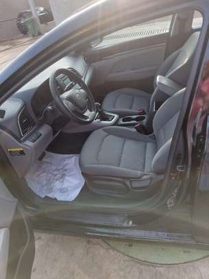 Hyundai Elantra image 8