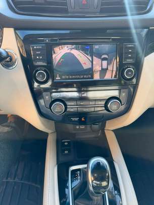 Nissan Qashqai SUV compact bleu faible kilométrage image 9