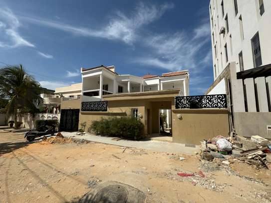 Grande Villa R+1 à louer aux Almadies image 15