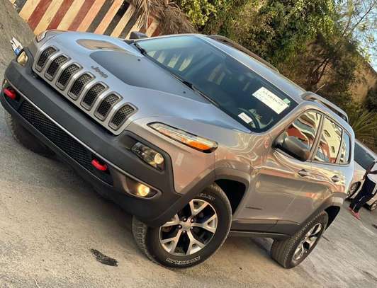 Jeep cherokee trailhawk image 2