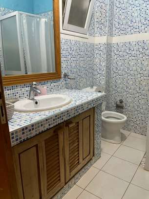 À VENDRE – Belle Villa Meublée avec Piscine à Saly Carrefour image 10