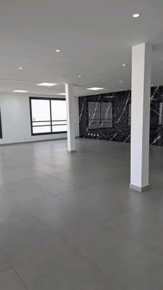 À louer grand showroom de 750 m² image 6