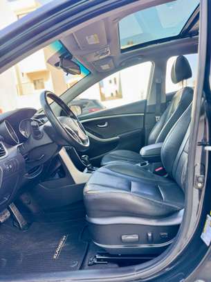 Hyundai elantra GT image 2