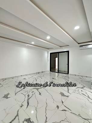 Appartement F4 à louer à la Cité Biagui image 2