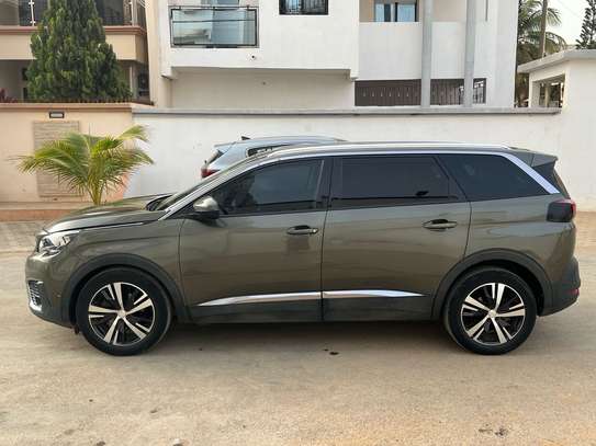 Peugeot 5008 full option 2019 image 6