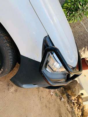 Toyota Hilux image 5