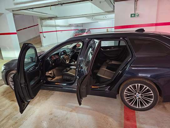 BMW 5 Touring (520d) 2018 image 9