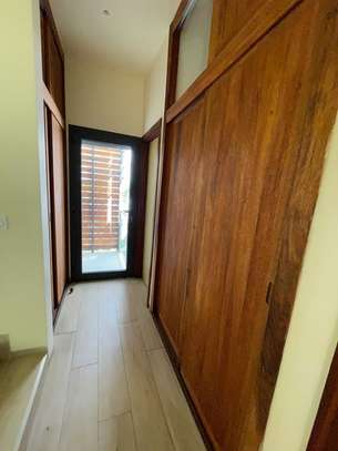 Villa contemporaine à louer Almadies image 7