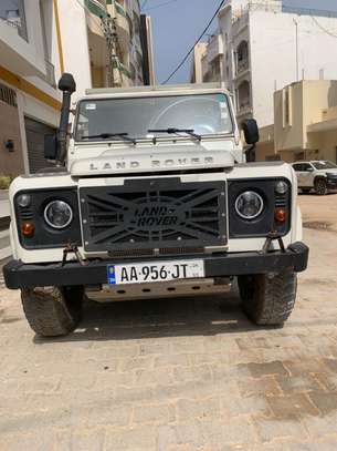 Land Rover Defender 110 image 5