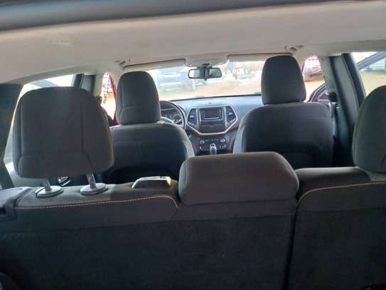 Jeep Cherokee image 5