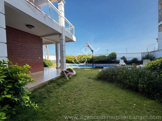 Ref_1770_PL belle villa en R+1 à Yoff Océan Pied dans l'eau. image 3