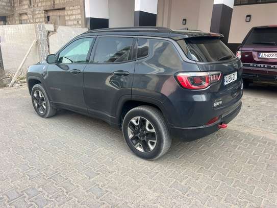 Jeep Cherokee image 8