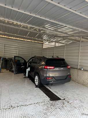 Jeep cherokee image 2