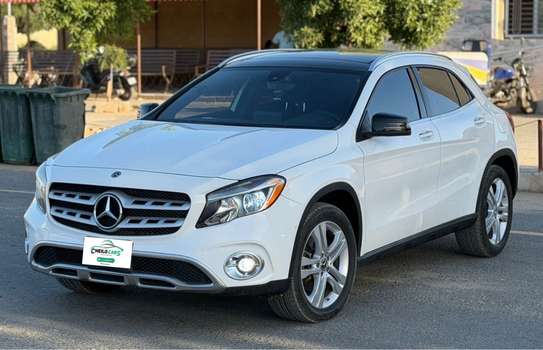 MERCEDES GLA250 2018 image 2