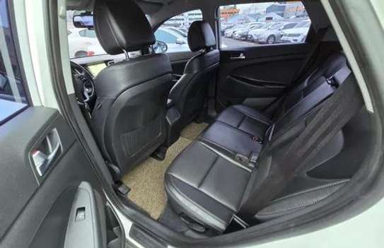 HYUNDAI TUCSON DIESEL image 4