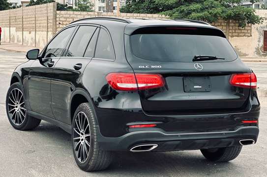 Mercedes-Benz GLC 300 AMG Pack image 5