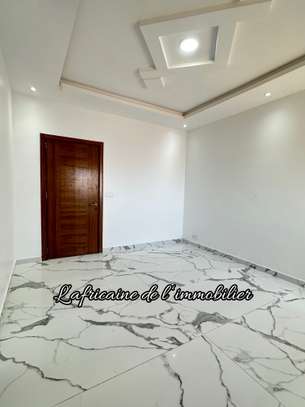 Appartement F4 à louer à la Cité Biagui image 9