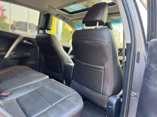 Toyota RAV4 2017 image 9