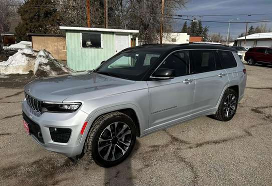 2022 jeep grand Cherokee image 3